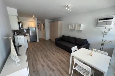 Copropriété à louer à Lauderdale-by-the-Sea, Floride: 31.77 m2 № 1945584 - photo 4