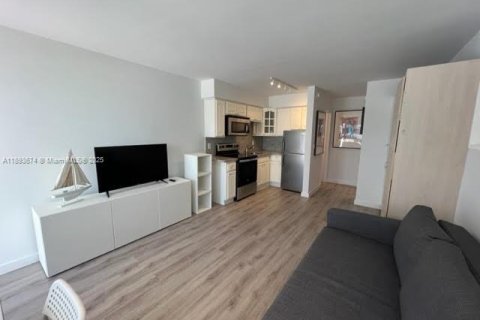 Copropriété à louer à Lauderdale-by-the-Sea, Floride: 31.77 m2 № 1945584 - photo 2