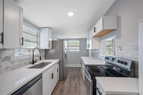 Villa ou maison à vendre à Tampa, Floride: 3 chambres, 91.04 m2 № 2354691 - photo 8