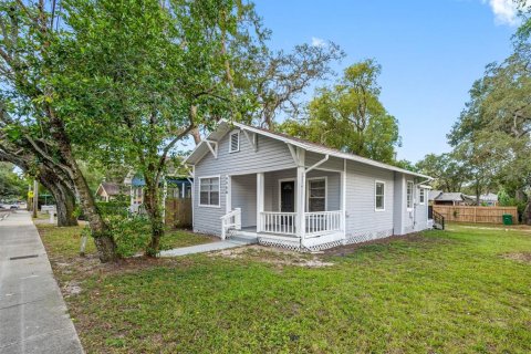 House in Tampa, Florida 3 bedrooms, 91.04 sq.m. № 2354691