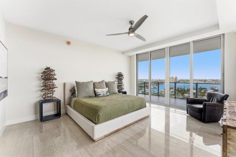 Condo in Riviera Beach, Florida, 2 bedrooms № 2262315 - photo 14