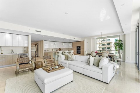 Condo in Riviera Beach, Florida, 2 bedrooms № 2262315 - photo 7