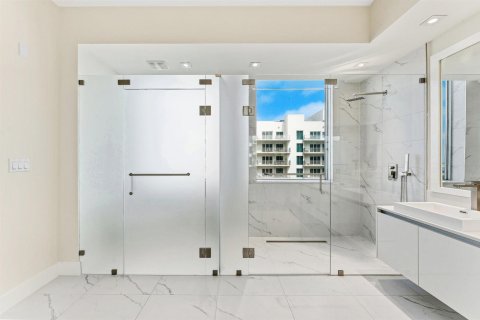 Condo in Riviera Beach, Florida, 2 bedrooms № 2262315 - photo 19