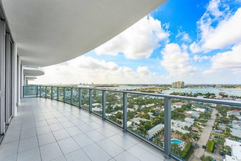 Condo in Riviera Beach, Florida, 2 bedrooms № 2262315 - photo 25