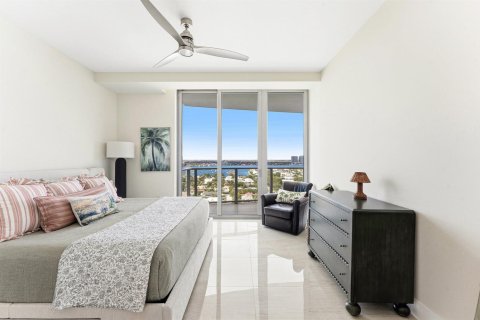 Condo in Riviera Beach, Florida, 2 bedrooms № 2262315 - photo 26
