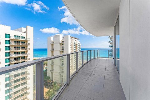 Condo in Riviera Beach, Florida, 2 bedrooms № 2262315 - photo 10