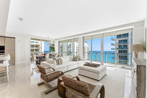 Condo in Riviera Beach, Florida, 2 bedrooms № 2262315 - photo 2