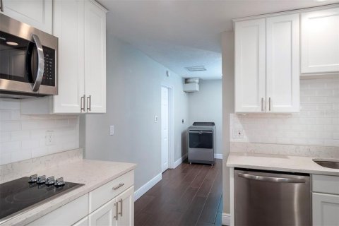 House in Orlando, Florida 3 bedrooms, 210.05 sq.m. № 1785586 - photo 8