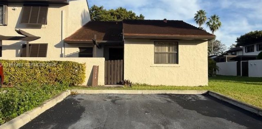 Adosado en Miami, Florida 2 dormitorios, 134.34 m2 № 2009437