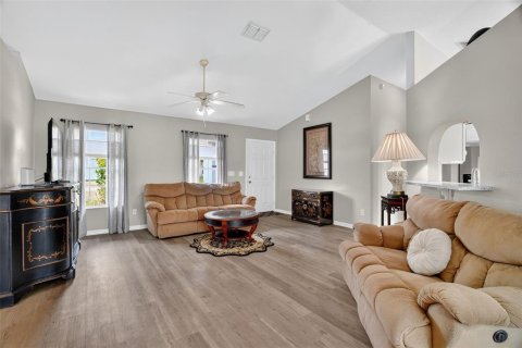 House in Summerfield, Florida 3 bedrooms, 123.37 sq.m. № 1869379 - photo 6