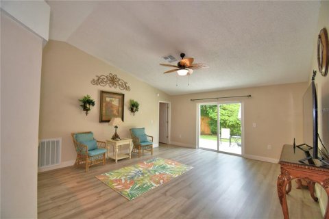 House in Winter Haven, Florida 3 bedrooms, 116.96 sq.m. № 1914213 - photo 10