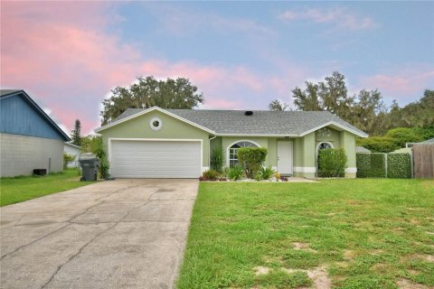 House in Winter Haven, Florida 3 bedrooms, 116.96 sq.m. № 1914213 - photo 1