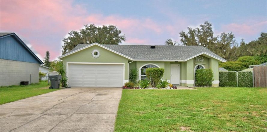 House in Winter Haven, Florida 3 bedrooms, 116.96 sq.m. № 1914213