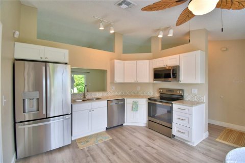House in Winter Haven, Florida 3 bedrooms, 116.96 sq.m. № 1914213 - photo 6