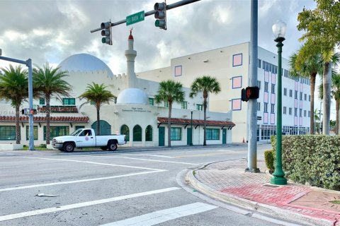 Propiedad comercial en venta en Opa-locka, Florida № 1960725 - foto 14