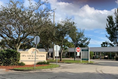 Propiedad comercial en venta en Opa-locka, Florida № 1960725 - foto 17