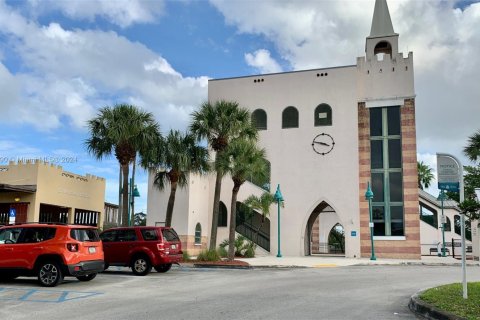 Propiedad comercial en venta en Opa-locka, Florida № 1960725 - foto 18