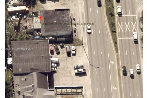 Propiedad comercial en venta en Opa-locka, Florida № 1960725 - foto 2