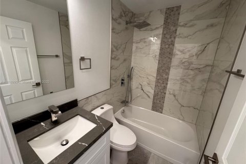 Casa en venta en Fort Lauderdale, Florida, 3 dormitorios № 1937612 - foto 27