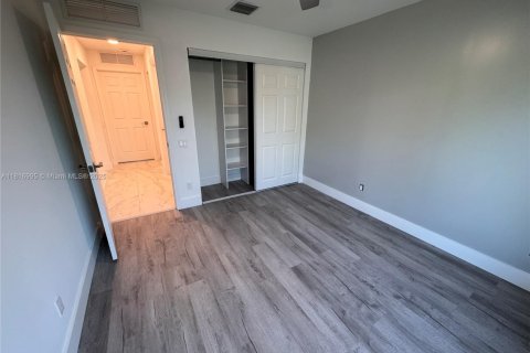 Casa en venta en Fort Lauderdale, Florida, 3 dormitorios № 1937612 - foto 28