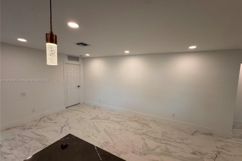 Casa en venta en Fort Lauderdale, Florida, 3 dormitorios № 1937612 - foto 9