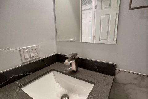 Casa en venta en Fort Lauderdale, Florida, 3 dormitorios № 1937612 - foto 25