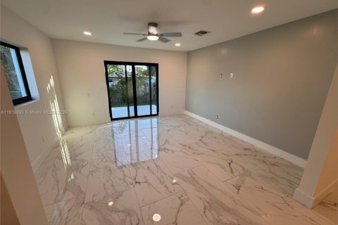 Casa en venta en Fort Lauderdale, Florida, 3 dormitorios № 1937612 - foto 8