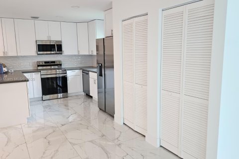 Casa en venta en Fort Lauderdale, Florida, 3 dormitorios № 1937612 - foto 10