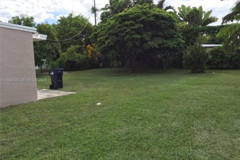 Villa ou maison à louer à Miami, Floride: 2 chambres, 53.42 m2 № 2029316 - photo 3