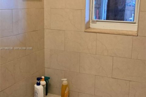 Villa ou maison à louer à Miami, Floride: 2 chambres, 53.42 m2 № 2029316 - photo 8