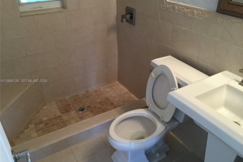 Villa ou maison à louer à Miami, Floride: 2 chambres, 53.42 m2 № 2029316 - photo 6