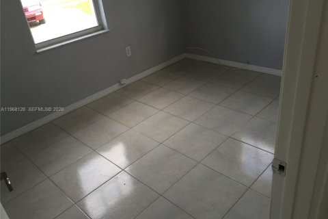 Villa ou maison à louer à Miami, Floride: 2 chambres, 53.42 m2 № 2029316 - photo 7