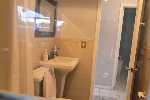 Villa ou maison à louer à Miami, Floride: 2 chambres, 53.42 m2 № 2029316 - photo 9