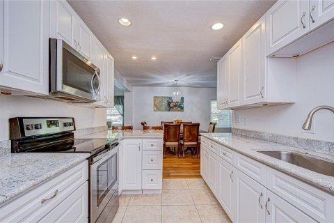 Villa ou maison à vendre à Tampa, Floride: 3 chambres, 136.01 m2 № 2092094 - photo 11