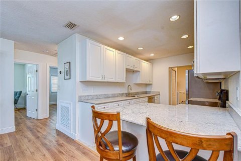 Villa ou maison à vendre à Tampa, Floride: 3 chambres, 136.01 m2 № 2092094 - photo 10