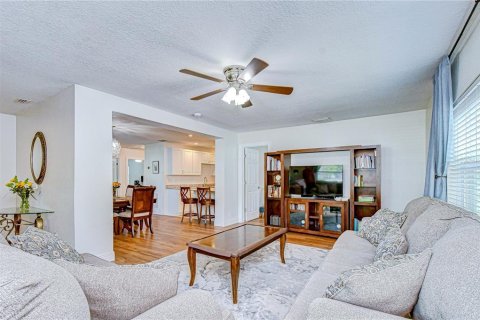 Villa ou maison à vendre à Tampa, Floride: 3 chambres, 136.01 m2 № 2092094 - photo 8