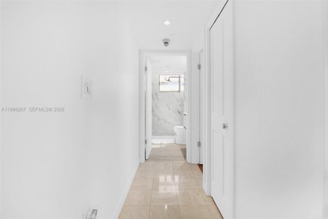 Condo in Miami Beach, Florida, 2 bedrooms  № 2028104 - photo 18