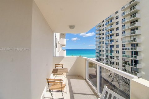 Condo in Miami Beach, Florida, 2 bedrooms  № 2028104 - photo 25
