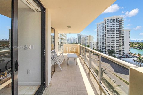 Condo in Miami Beach, Florida, 2 bedrooms  № 2028104 - photo 24