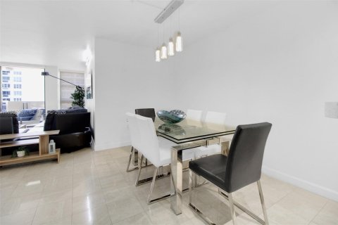 Condo in Miami Beach, Florida, 2 bedrooms  № 2028104 - photo 9