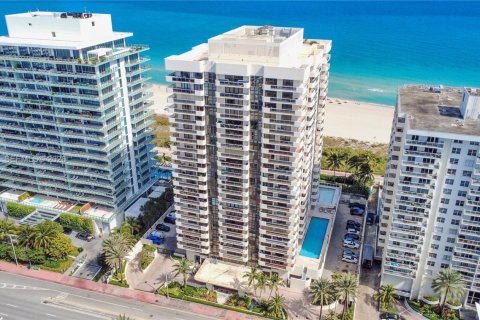 Condo in Miami Beach, Florida, 2 bedrooms  № 2028104
