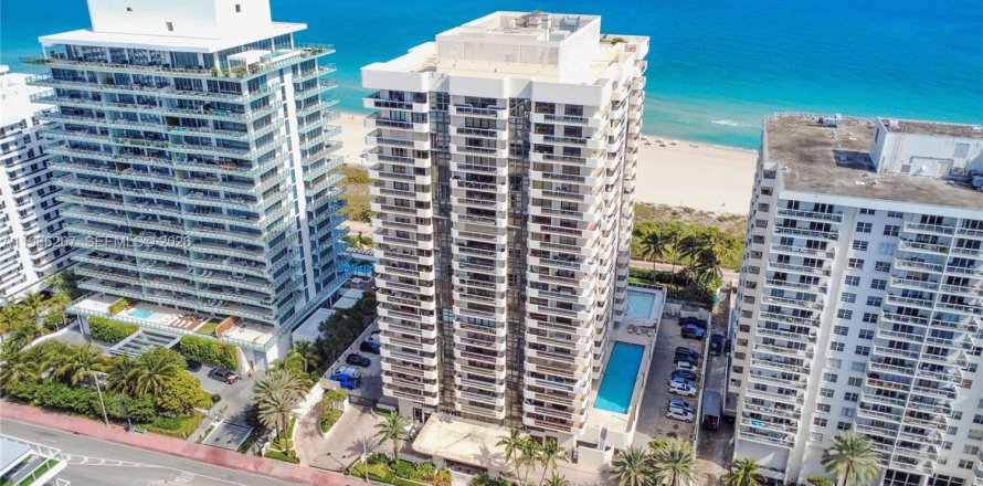 Condo in Miami Beach, Florida, 2 bedrooms  № 2028104
