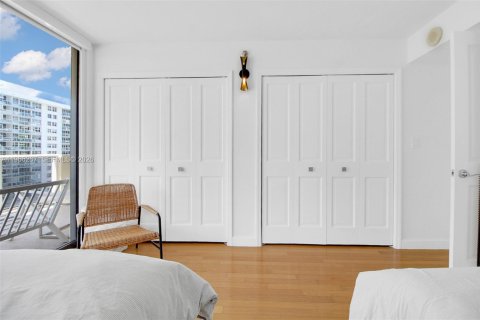 Condo in Miami Beach, Florida, 2 bedrooms  № 2028104 - photo 22