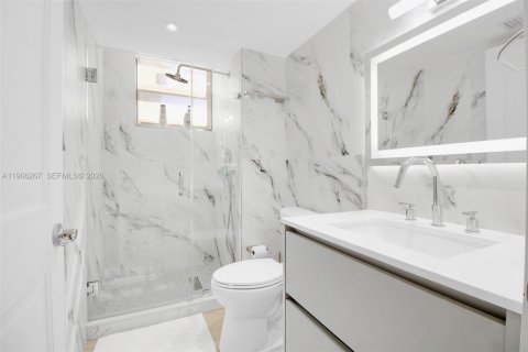 Condo in Miami Beach, Florida, 2 bedrooms  № 2028104 - photo 19