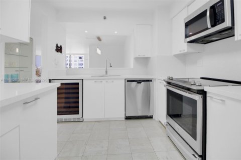 Condo in Miami Beach, Florida, 2 bedrooms  № 2028104 - photo 5
