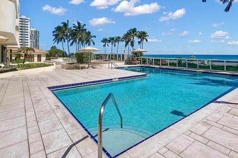 Condo in Miami Beach, Florida, 2 bedrooms  № 2028104 - photo 29