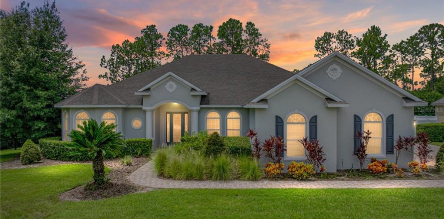 House in Auburndale, Florida 3 bedrooms, 235.51 sq.m. № 1865855