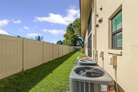Condo in Bradenton, Florida, 2 bedrooms  № 1793171 - photo 26