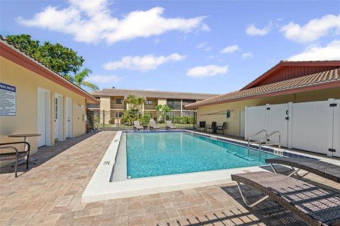 Condo in Bradenton, Florida, 2 bedrooms  № 1793171 - photo 29