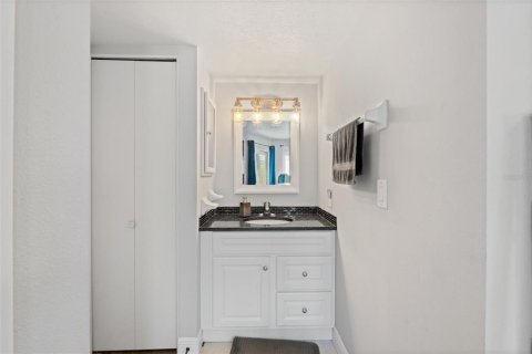 Condo in Bradenton, Florida, 2 bedrooms  № 1793171 - photo 19